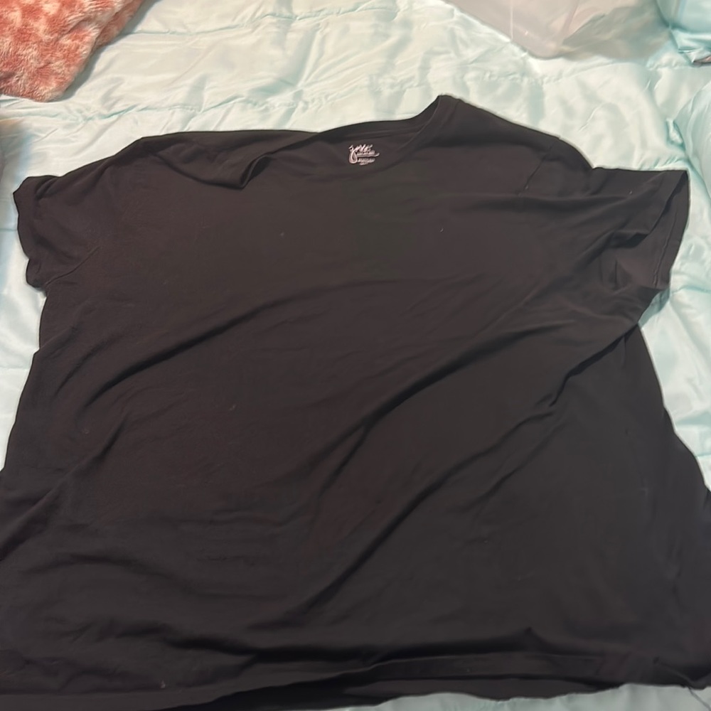 Black tshirt. Never worn